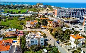 Romantiс Two-Bedroom Apartment With Sea View