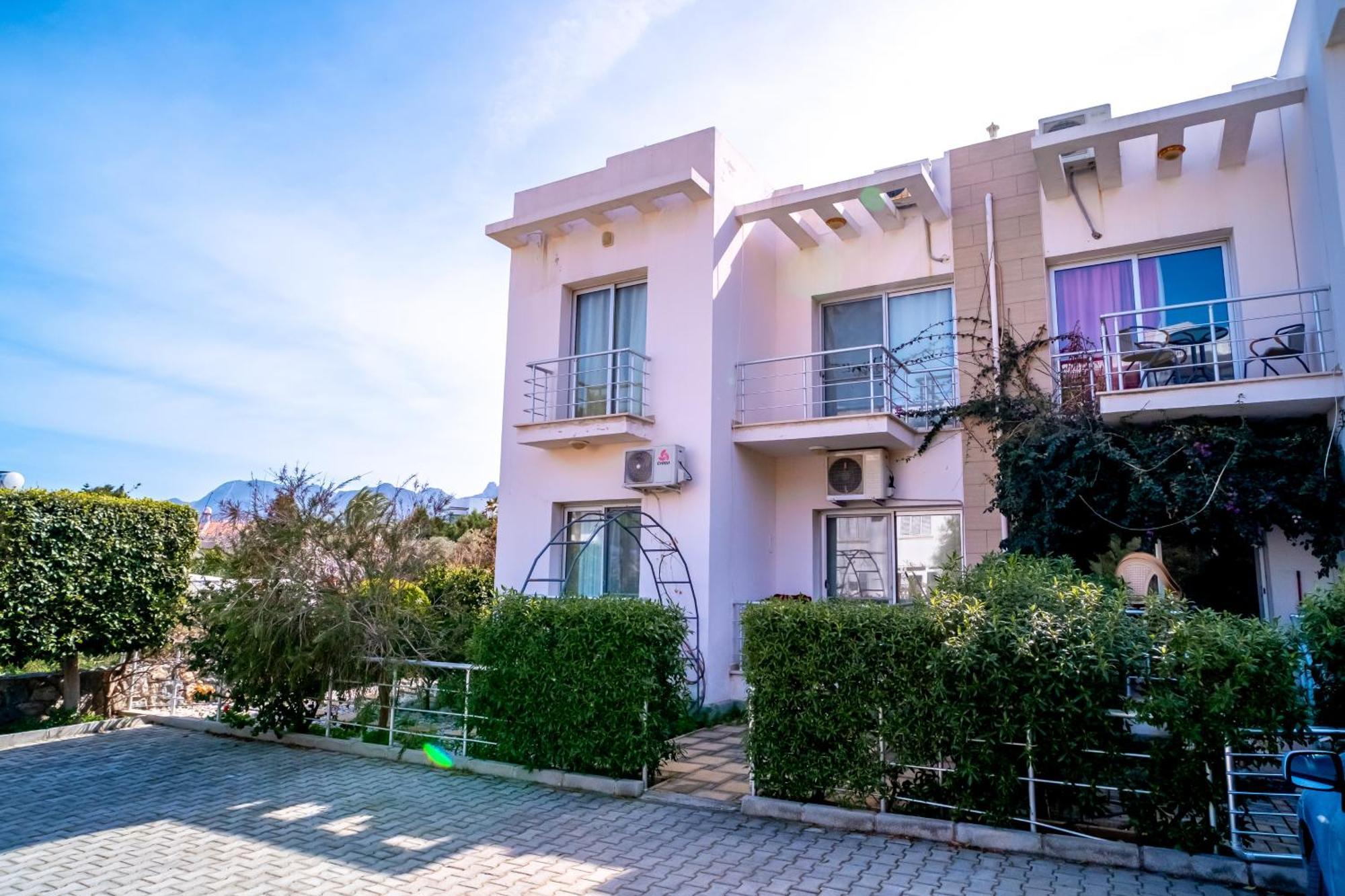 Romantiс Two-Bedroom Apartment With Sea View Girne Dış mekan fotoğraf