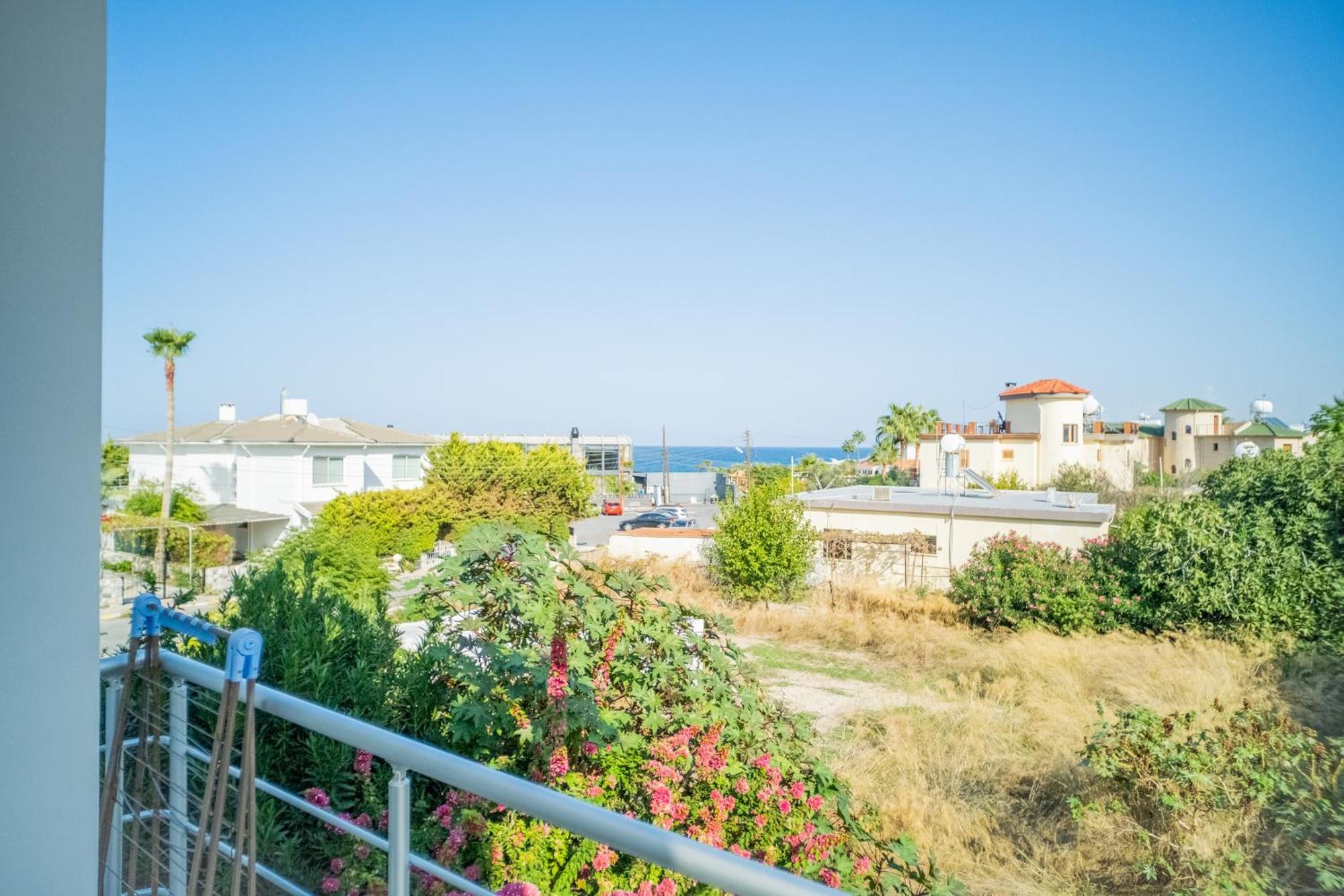 Romantiс Two-Bedroom Apartment With Sea View Girne Dış mekan fotoğraf
